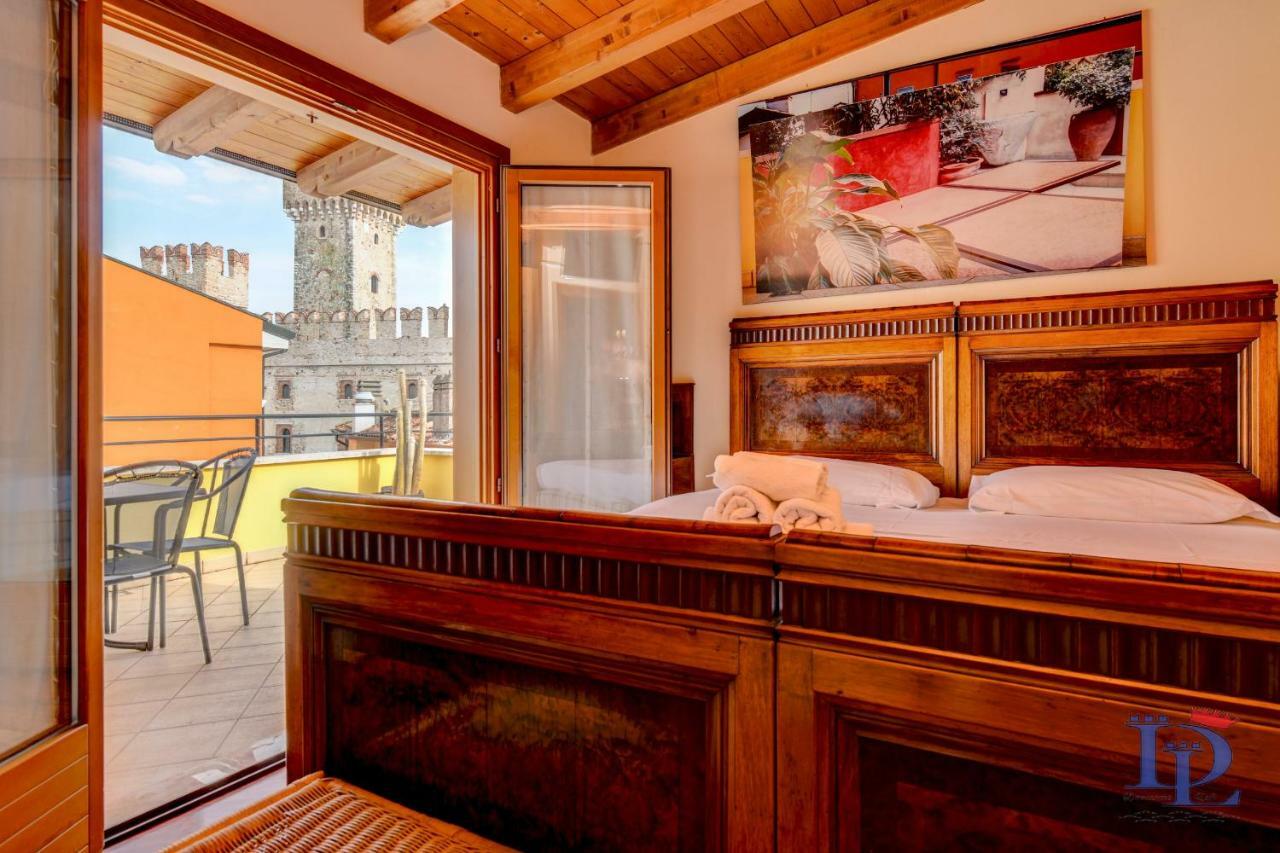 Desenzanoloft Official Partner Marriott Homes & Villas -Penthouse Never Say Never Sirmione Castle View Exterior foto