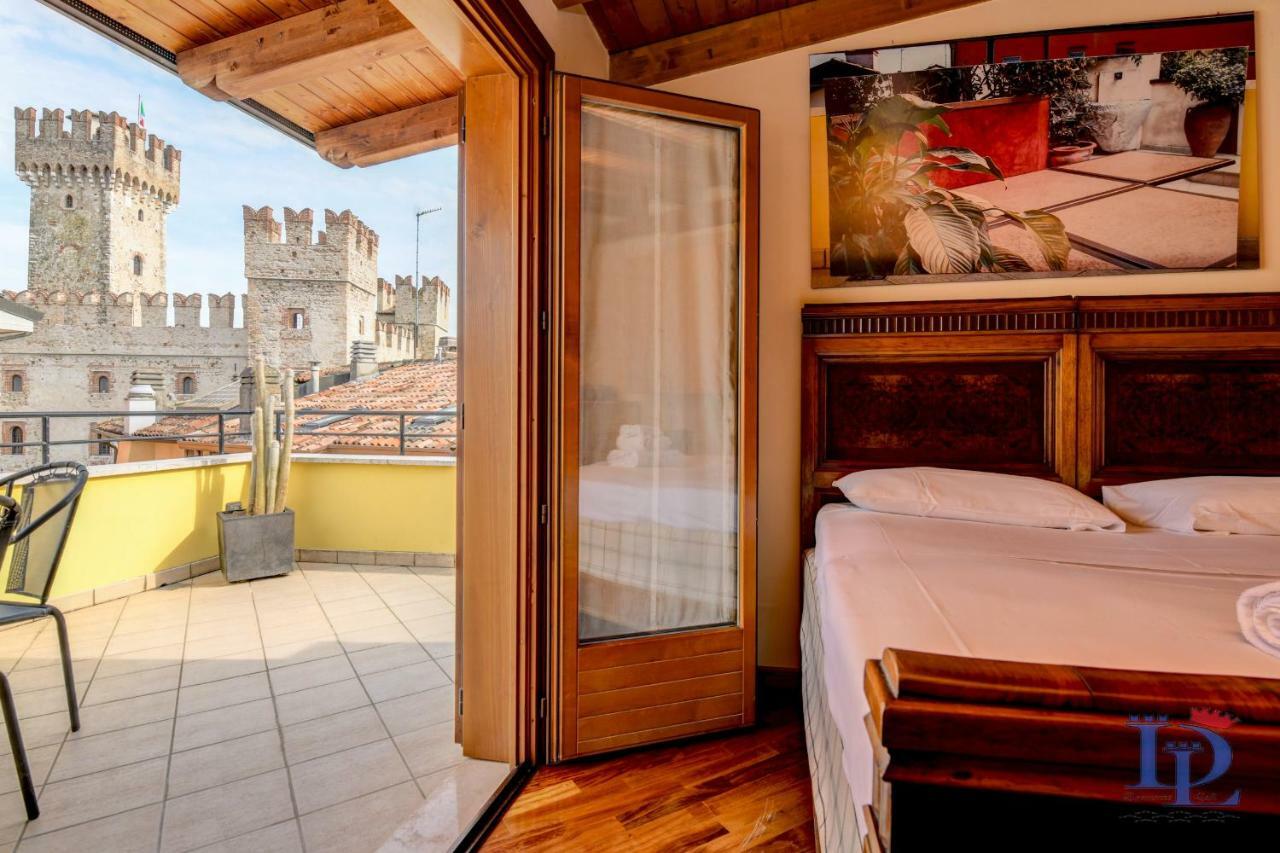 Desenzanoloft Official Partner Marriott Homes & Villas -Penthouse Never Say Never Sirmione Castle View Exterior foto